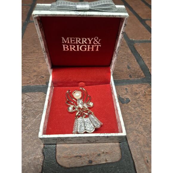 Merry and Bright Vintage Inspired Christmas Package Pin Brooch Gift Boxed - Picture 1 of 2
